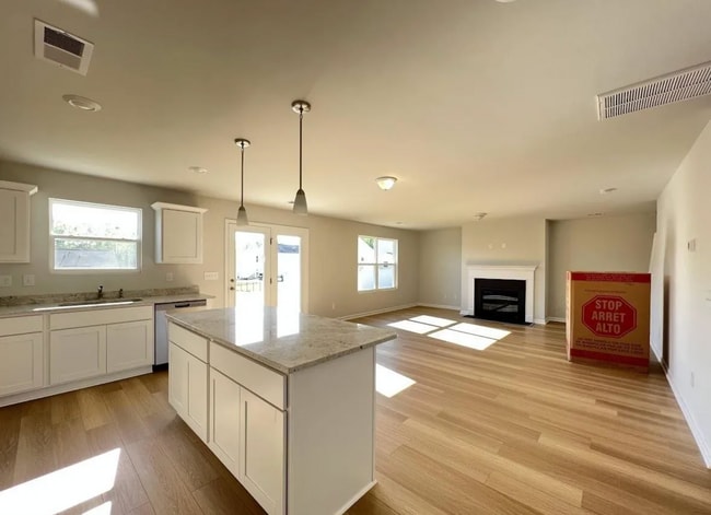 Building Photo - Modern Greenville Living - Spacious Home Available Now!