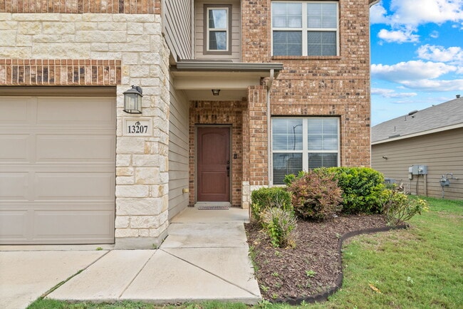 Foto del edificio - 13207 Frio Parke