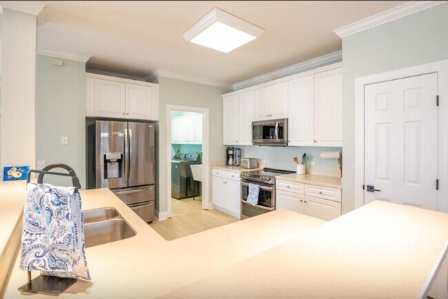 Building Photo - SEASONAL/SHORT TERM Spend the Winter at th...