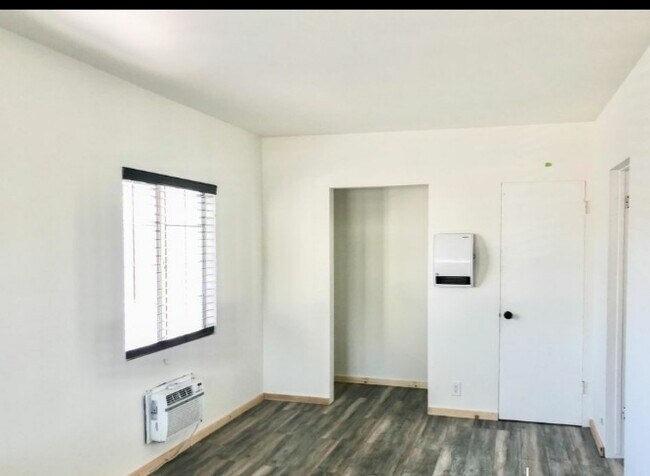 Foto del edificio - 1423 N Hollywood Way