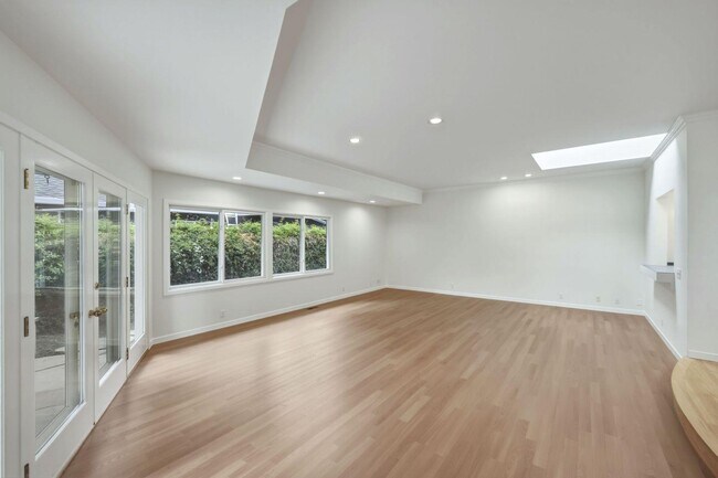 Foto del edificio - 1537 Dana Ave
