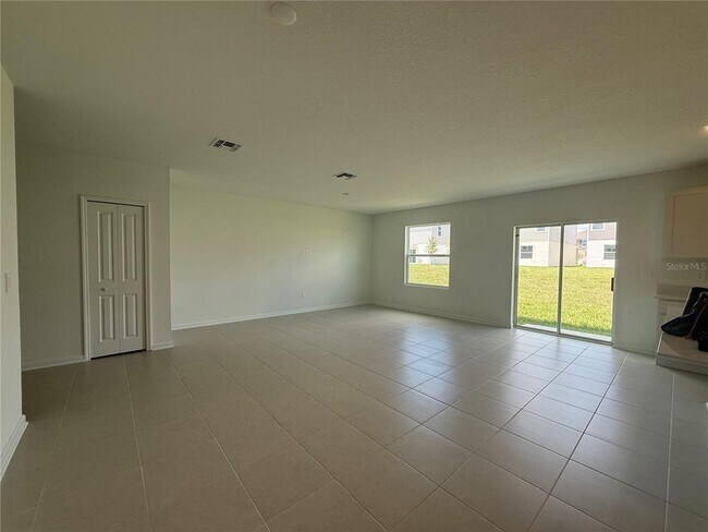 Building Photo - 2528 Absolute Ave