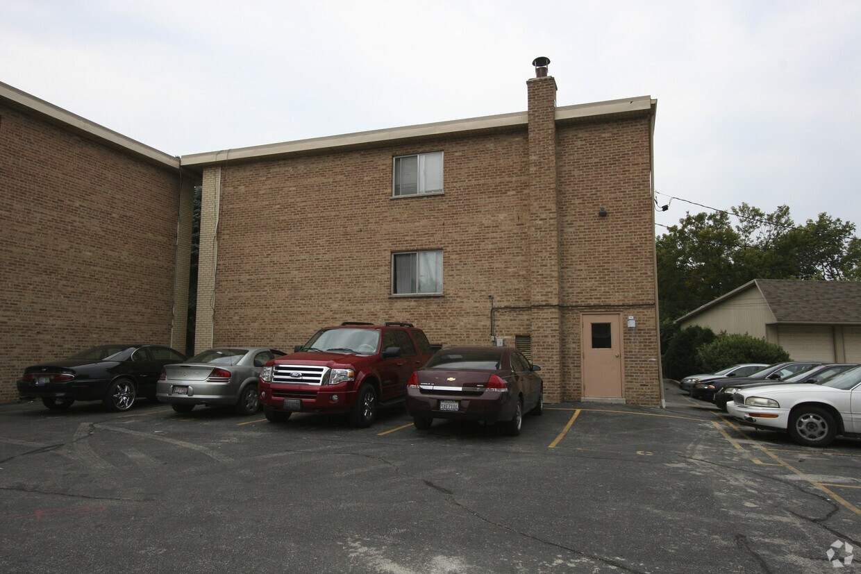 82808290 Roosevelt Rd, Forest Park, IL 60130 Apartments Forest Park