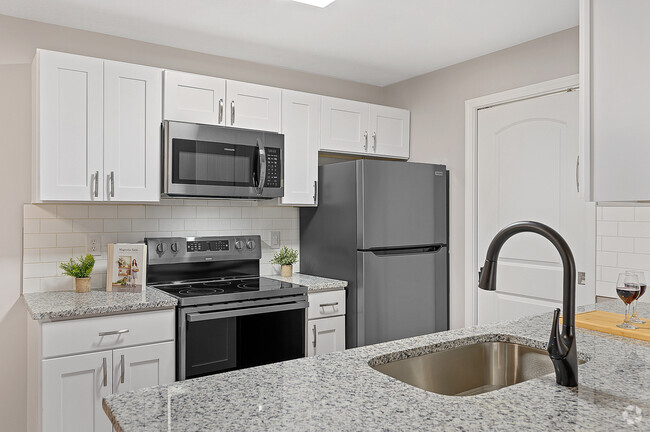 Beautifully Renovated Kitchens - Bridgewater Crossing