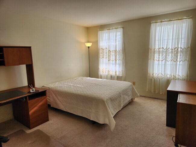 Foto del edificio - 8110 Craddock Rd