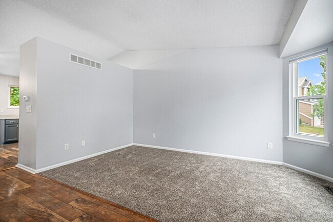 Building Photo - Stunning 3Bed/2Bath Home in Turtle Creek with a Huge Backyard