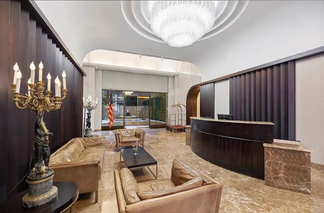 Foto del edificio - 245 E 44th St