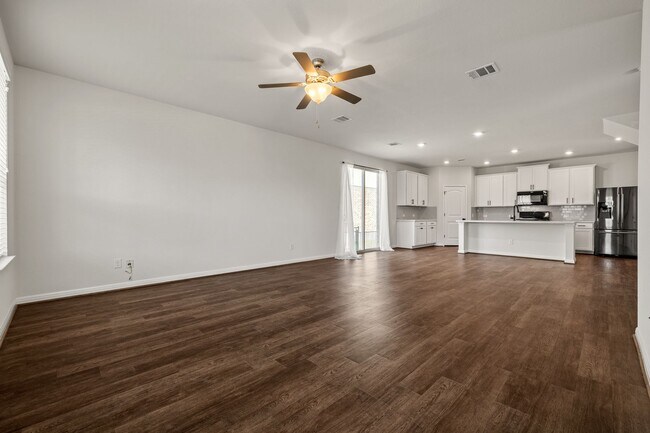 Building Photo - Beautiful Northfields Home | Quartz Counters, Open Floor Plan & Appliances Included