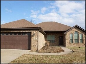 Building Photo - 2305 Richland Park Dr