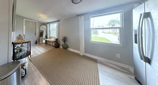 Foto del edificio - 4528 70th St N