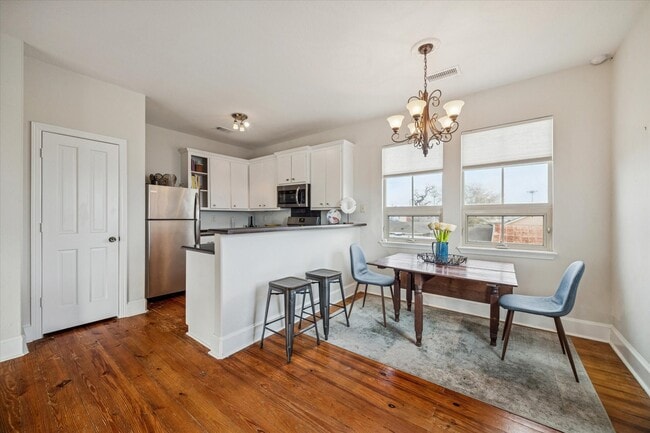 Building Photo - 725 Martin St