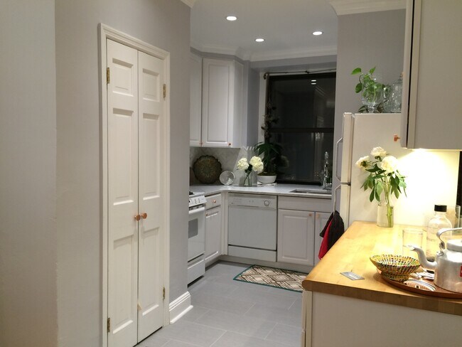 Foto del edificio - 102 W 75th St