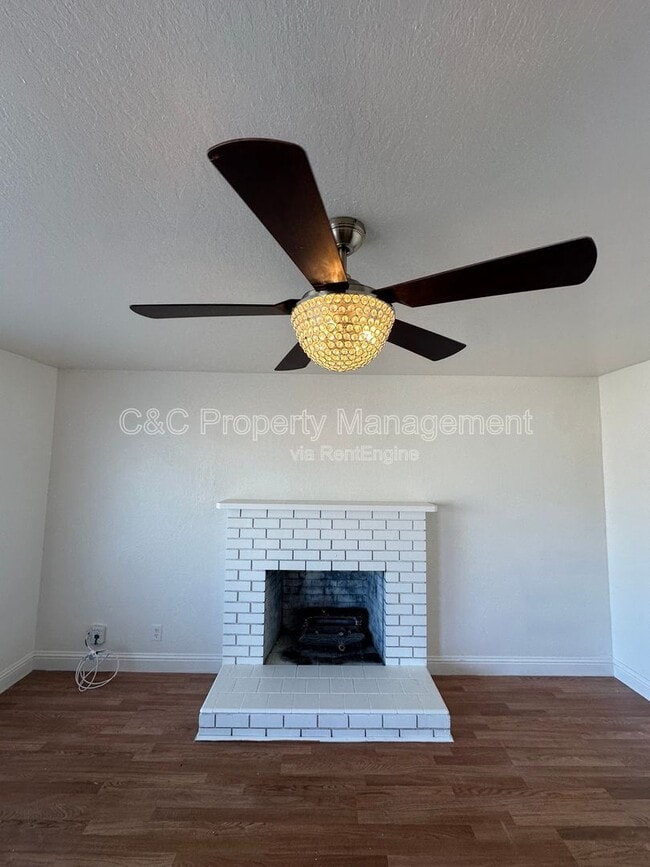 Foto del edificio - 1126 Granada Ave