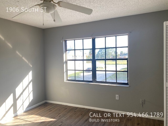 Foto del edificio - Titusville Townhome For Rent