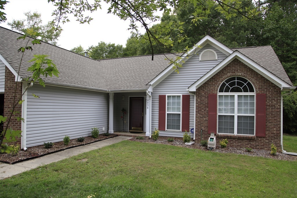 Primary Photo - Wonderful 3bd/2bth ranch home, see today!