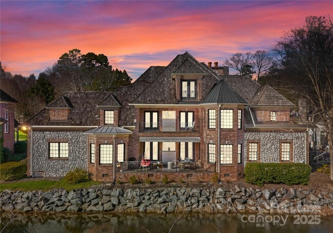 Building Photo - 2310 La Maison Dr