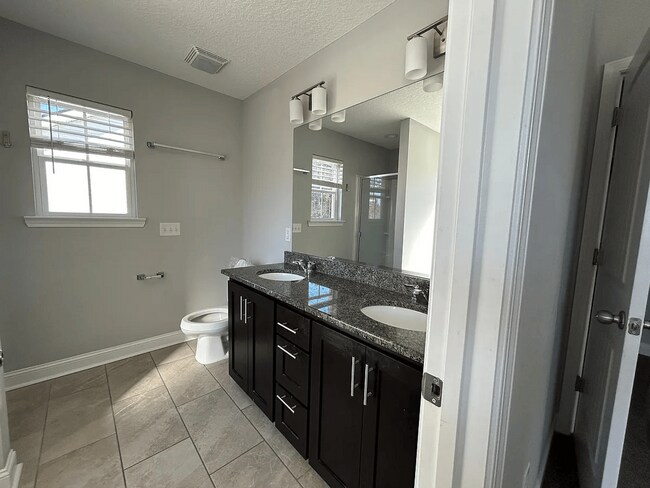 Foto del edificio - FALL MOVE-IN SPECIAL: 50% OFF 1st MONTH'S ...