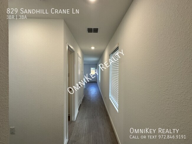 Foto del edificio - 829 Sandhill Crane Ln