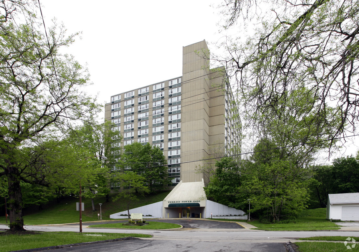 Entrada del edificio - Terrace Towers