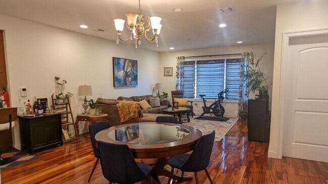 Foto del edificio - 7716 Kennedy Blvd