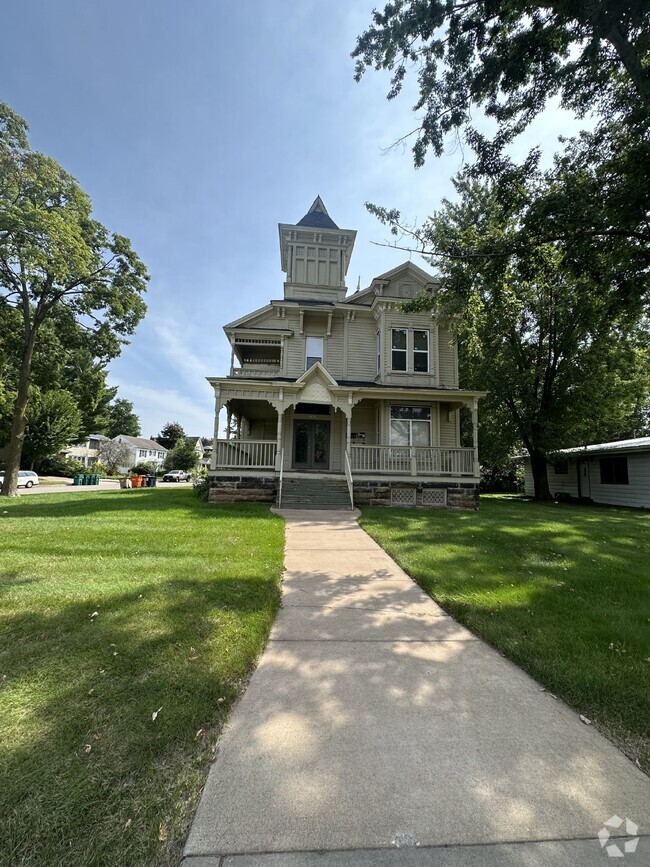 Building Photo - 1501 State St