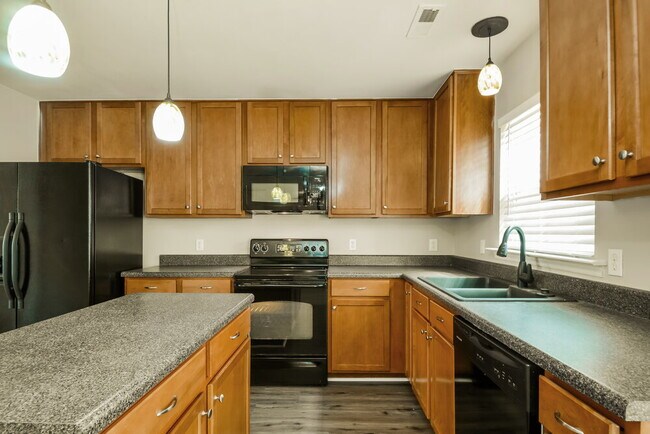 Building Photo - 501 Pyracantha Dr