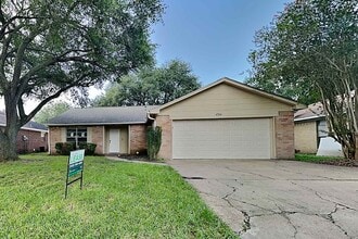 Building Photo - 4704 Woodway Ave