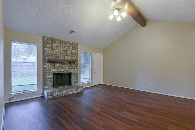 Building Photo - 16959 Nicole Ln
