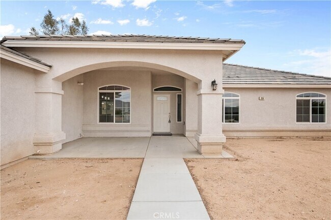 Foto del edificio - 8104 Corona Ave