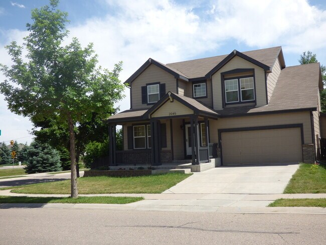 Foto del edificio - Stunning 4 bedroom/ 2.5 bath home with 2 car Attached Garage in Fort Collins, Colorado