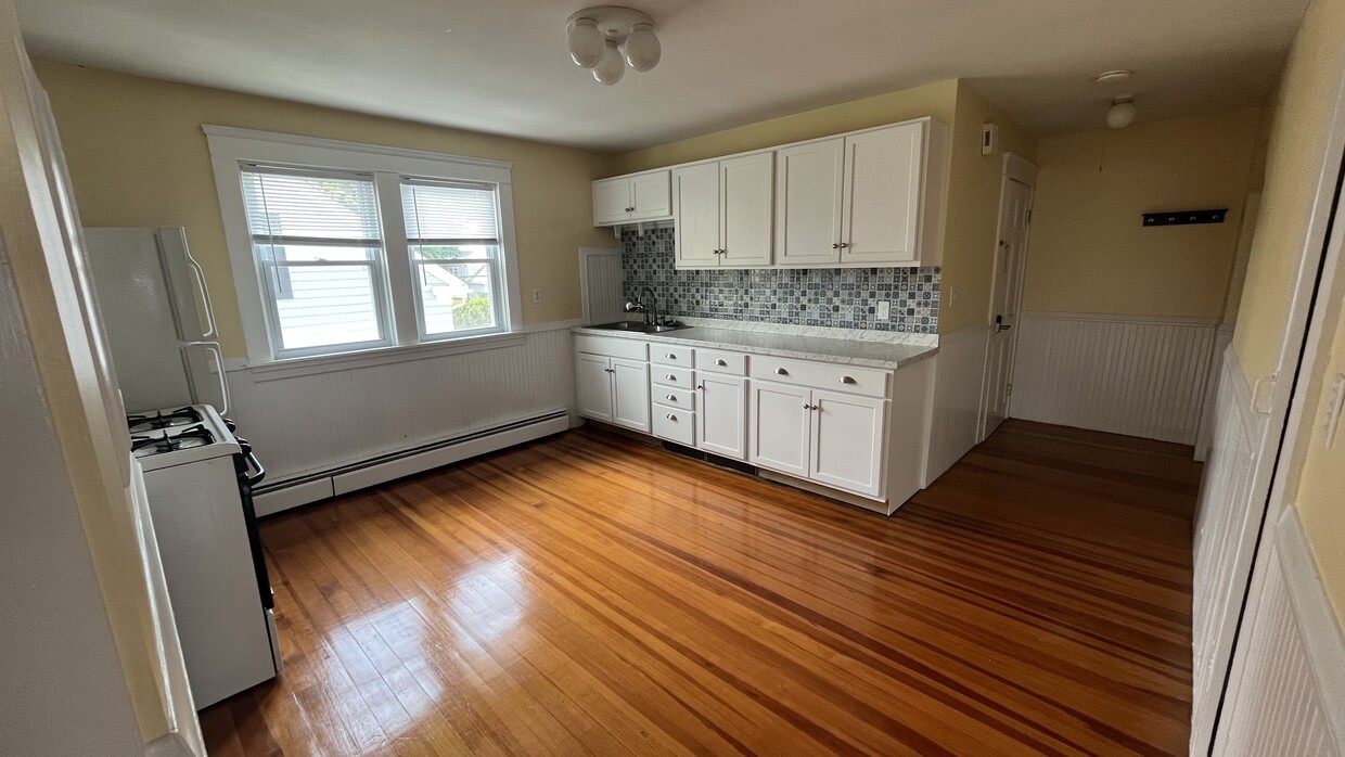 Kitchen - 434 Sharon St