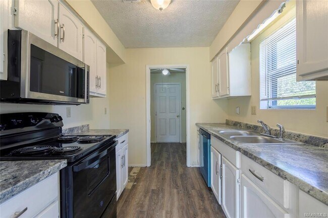 Building Photo - 513 Gardendale Dr