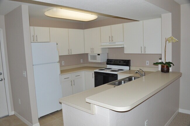 Foto del edificio - 8214 Key Royal Cir