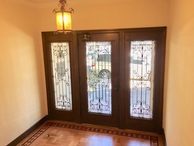 Foto del edificio - 3BR/2BA Renovated! Charm Galore! Cow Hollo...