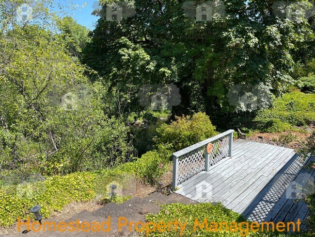 Foto del edificio - COMING SOON!!!! RICKREALL CREEK FRONT!