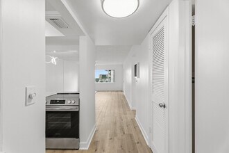 Building Photo - 4500 N Flagler Dr