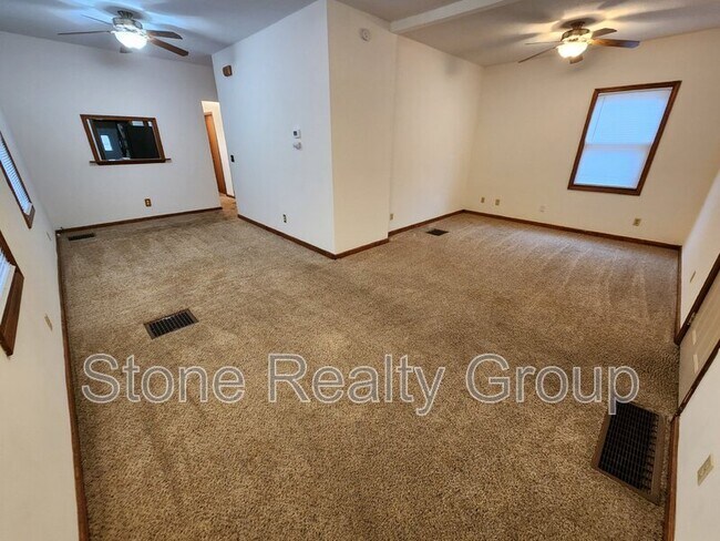 Foto del edificio - 1809 S Center St