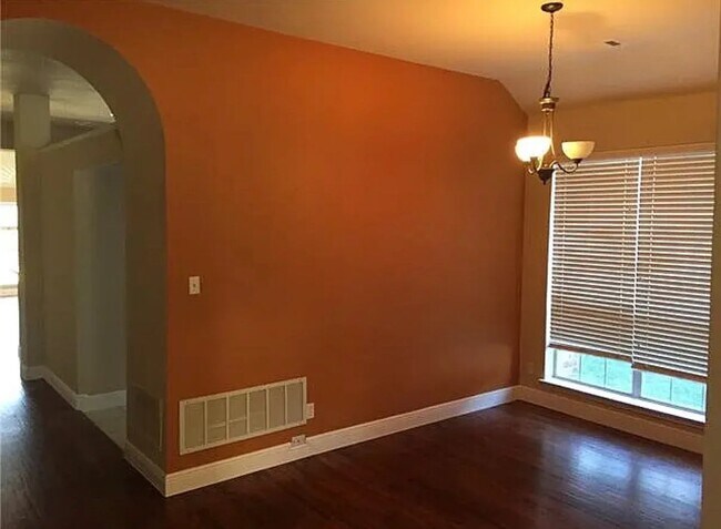 Building Photo - 2525 Persimmon Dr