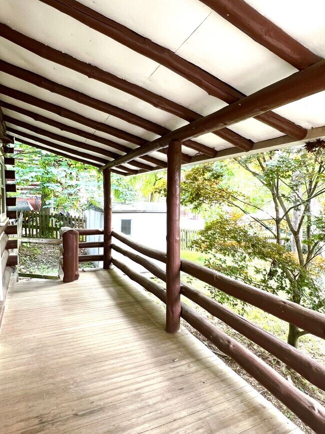 Building Photo - Adorable 1 bedroom 1 bath log cabin in Hom...