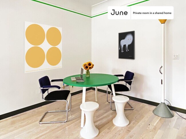 Foto del edificio - Spacious ROOM at The Maison Jefferson