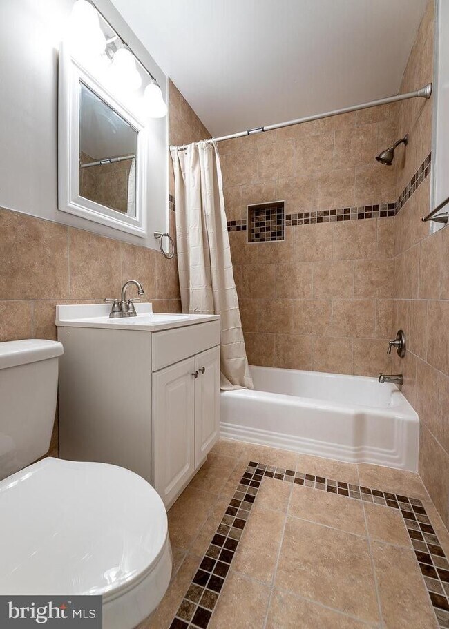 Foto del edificio - 10619 Weymouth St #202, Bethesda, MD 20814