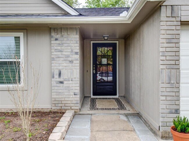 Building Photo - 7114 Buchanan Dr