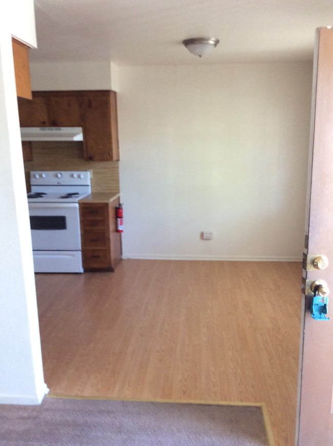 Building Photo - 208 Veterans Ave