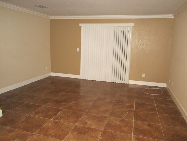 Foto del edificio - 2 Bedroom / 1 Bathroom Townhome in Bay Point