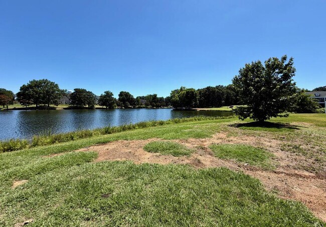 Building Photo - 880 Summerlake Dr