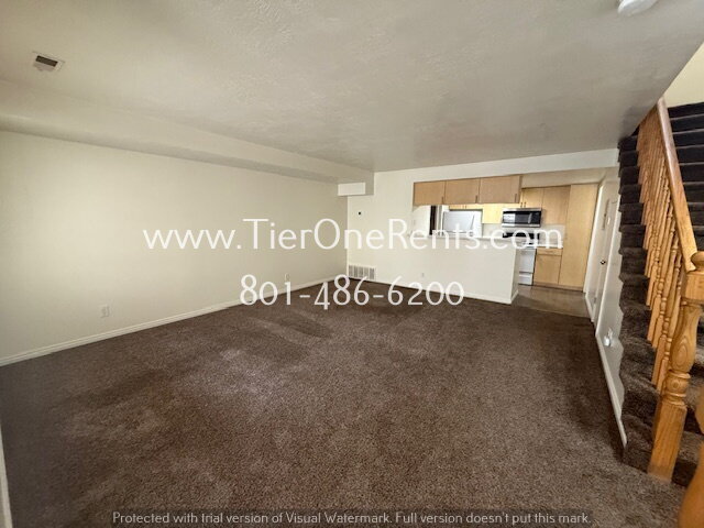 Building Photo - ** Limited Time Offer ** $500 OFF your first month's RENT!