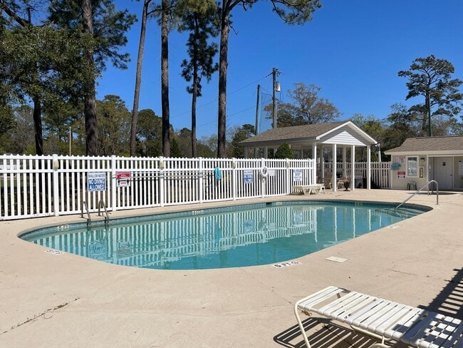 Building Photo - Four-month rental - Furnished Two Bedroom Condo at Eastport on Waterway!