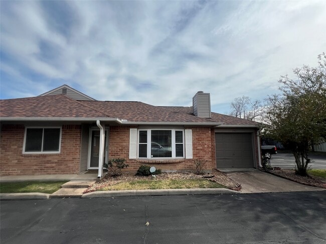 Building Photo - 14020 Schroeder Rd