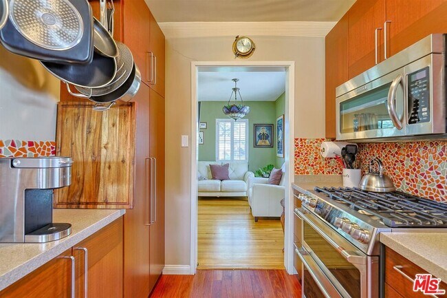Foto del edificio - 4722 Ventura Canyon Ave
