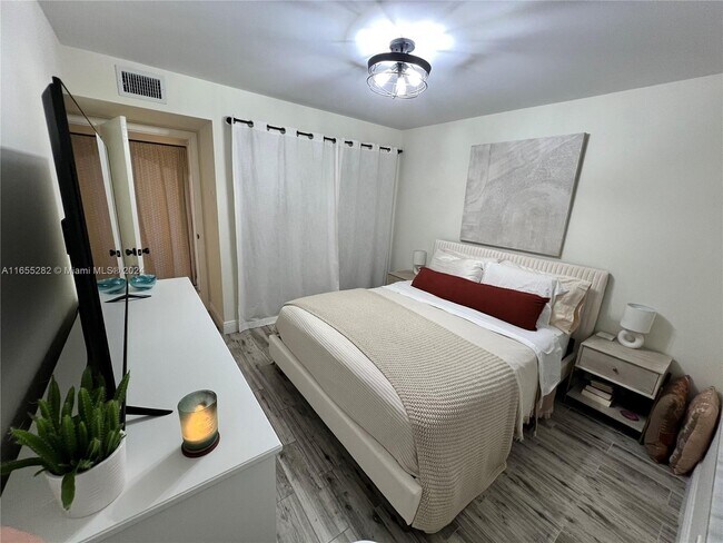 Foto del edificio - 320 NW 69th Ave